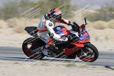 media/Dec-01-2025-Moto Forza (Mon) [[2daa91e15f]]/3-Beginner Group/Session 2 (Turn 7 Inside Pans)/